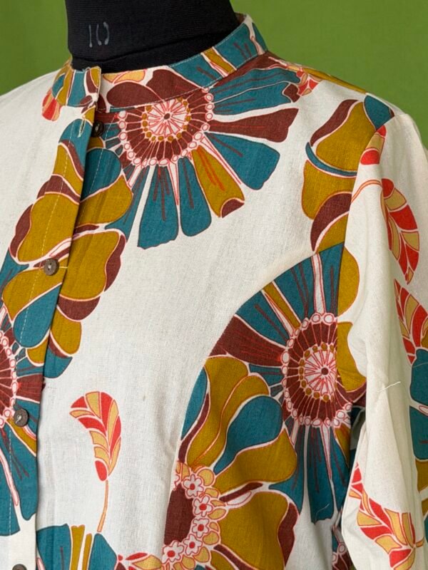 Cotton kurta multicolor floral print close-up